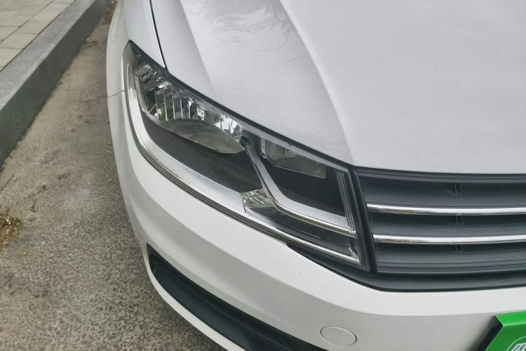 Used Volkswagen Santana 2016 1.6L Manual Fashion Edition Right Front Headlight