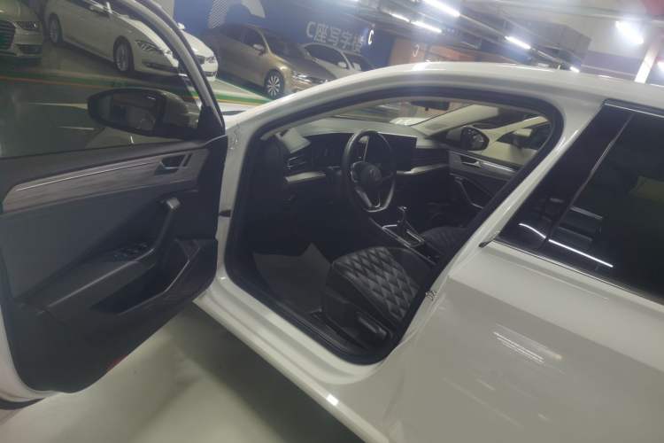 Used Volkswagen Sagitar 2023 300TSI DSG Excellence Edition Driver Seat