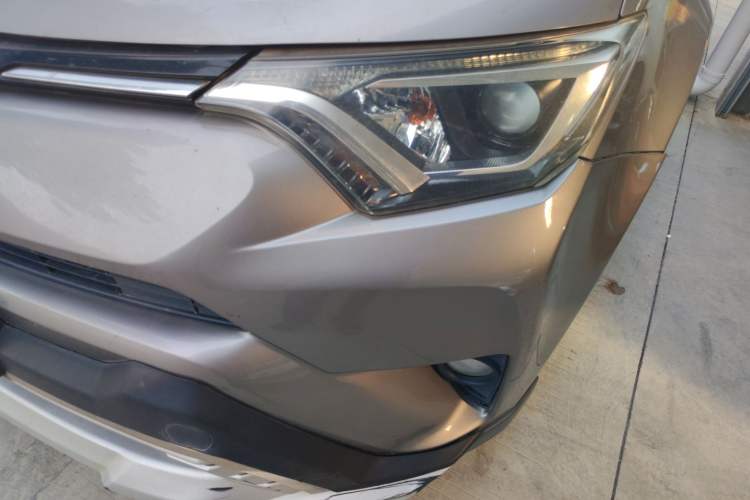 Used Toyota RAV4 2016 2.0L CVT Two-Wheel Drive Fashion Edition China V Standard
