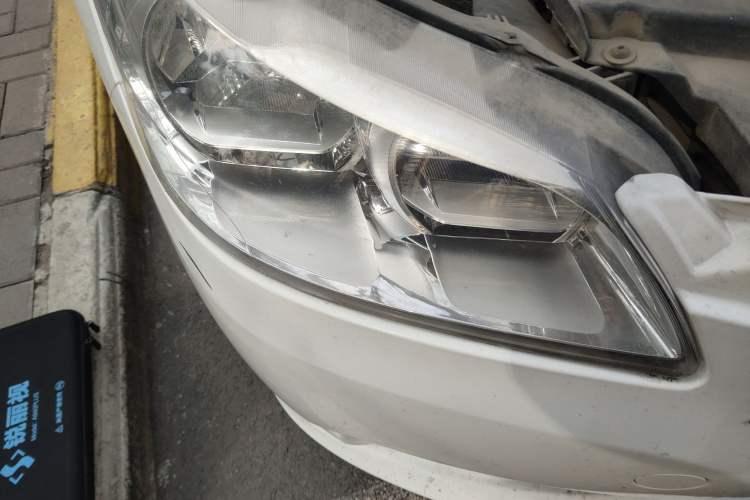 Used Peugeot 301 2016 1.6L Manual Comfort Edition Right Front Headlight