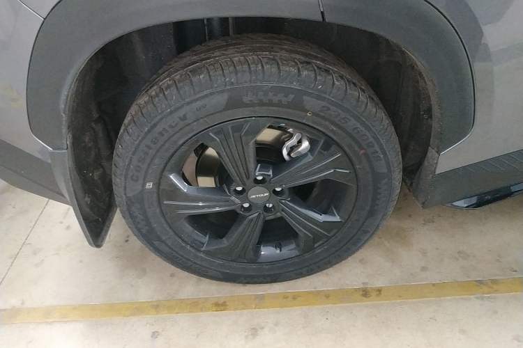 Used JETOUR Dashing 2026 Model—Youth Edition, 1.5T 6DCT Elite Edition Right Rear Wheel Hub