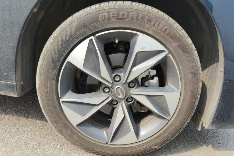 Used GAC Trumpchi M6 2021 PRO 270T Automatic Luxury Edition Right Front Wheel Hub