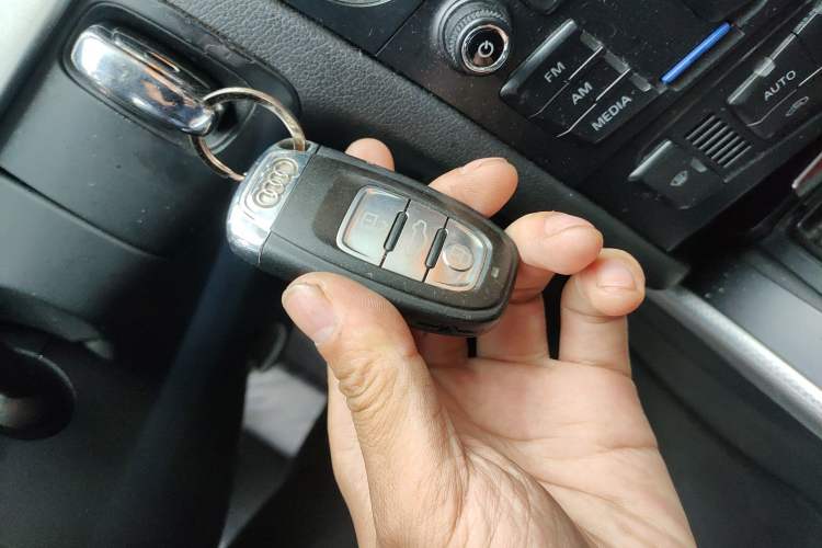 Used Audi A4L 2012 2.0 TFSI automatic Comfort trim level Vehicle Key