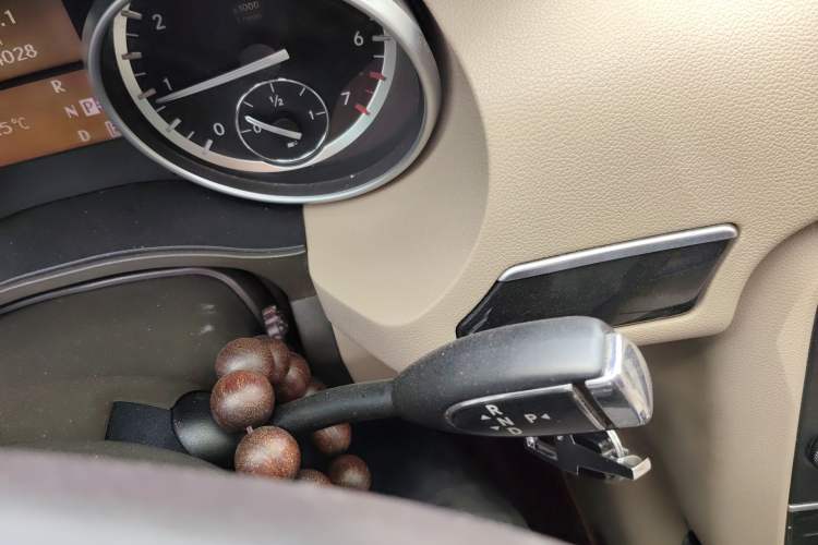 Used Mercedes-Benz R-Class 2014 R 320 4MATIC Luxury Model Gear Lever