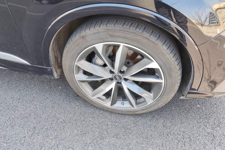 Used Audi Q7 2021 55 TFSI quattro S line Sport model
