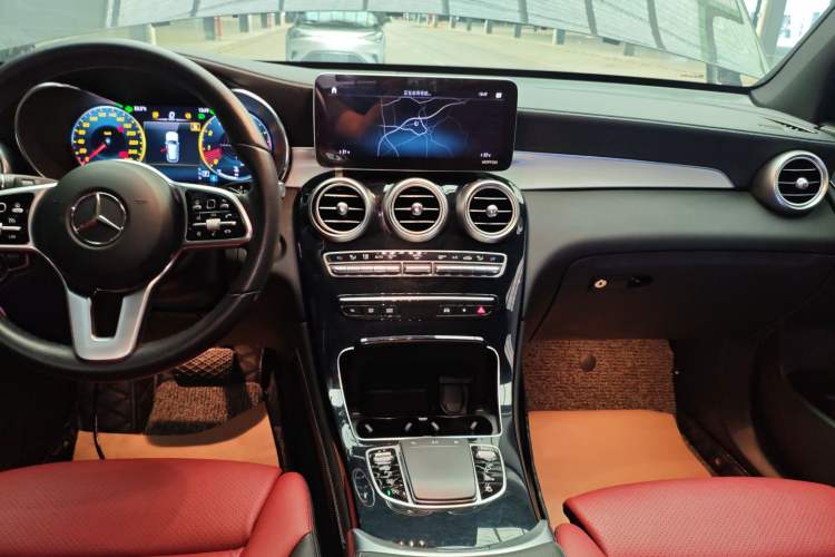 Used Mercedes-Benz GLC 2020 Facelift GLC 300 L 4MATIC Dynamic Edition
