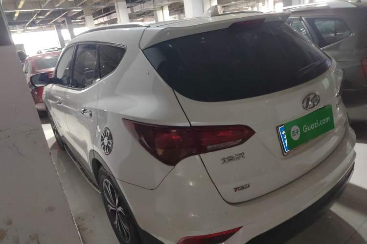 Used Hyundai Santa Fe 2017 2.0T Automatic All-Wheel Drive Smart 7-Seater Rear Left 45 Deg