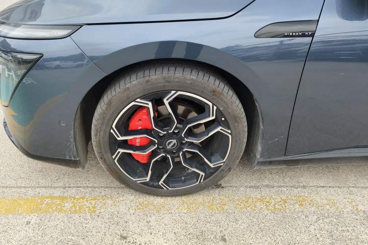 Used Nissan N7 2025 625 Max Left Front Wheel Hub