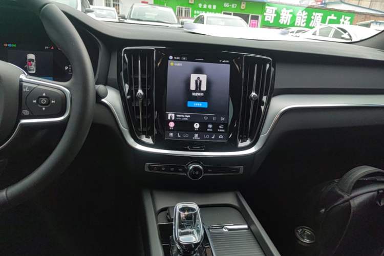 Used Volvo S60 2026 Model B4 Zhiyi Luxury Edition Audio And AC Panel