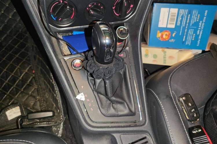 Used Volkswagen Lavida 2017 1.6L Automatic Comfort Edition Gear Lever