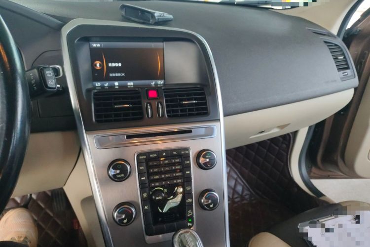 Used Volvo XC60 2013 T6 AWD Comfort Edition Audio And AC Panel