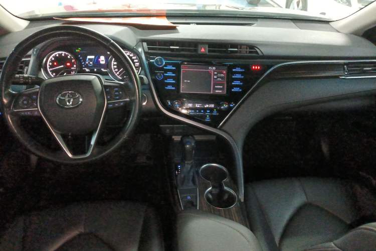 Used Toyota Camry 2018 2.0G Luxury Edition
