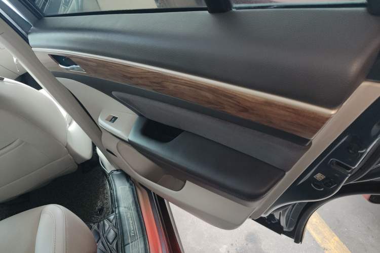 Used GAC Trumpchi GS8 2017 320T Two-Wheel Drive Luxury Smart Connectivity Version (7 Seats)