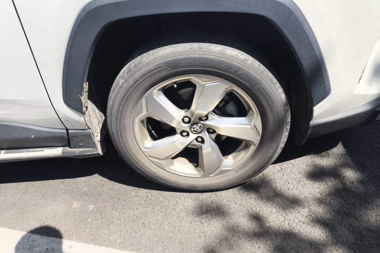 Used Toyota RAV4 2020 2.0L CVT 4x4 Trend Edition Right Front Wheel Hub