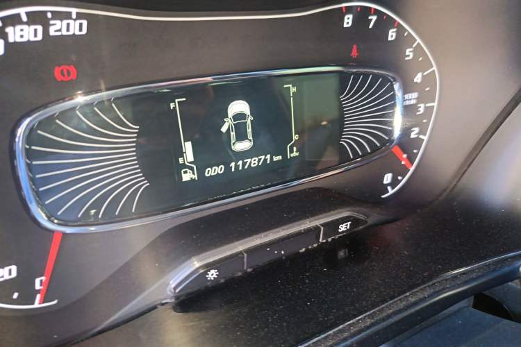 Used Baojun 510 2017 1.5L Manual Luxury Model Odometer Close Up