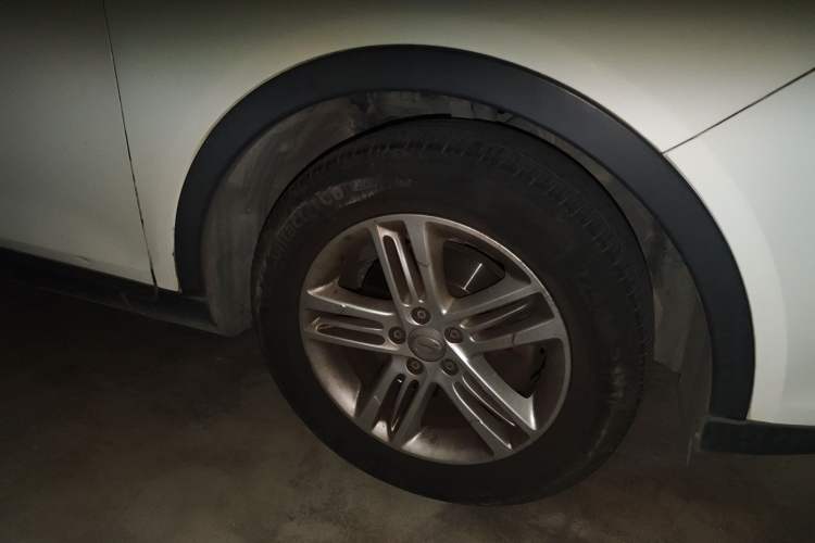 Used GAC Trumpchi GS5 2014 1.8T Automatic Two-Wheel Drive Supreme Edition Right Front Wheel Hub
