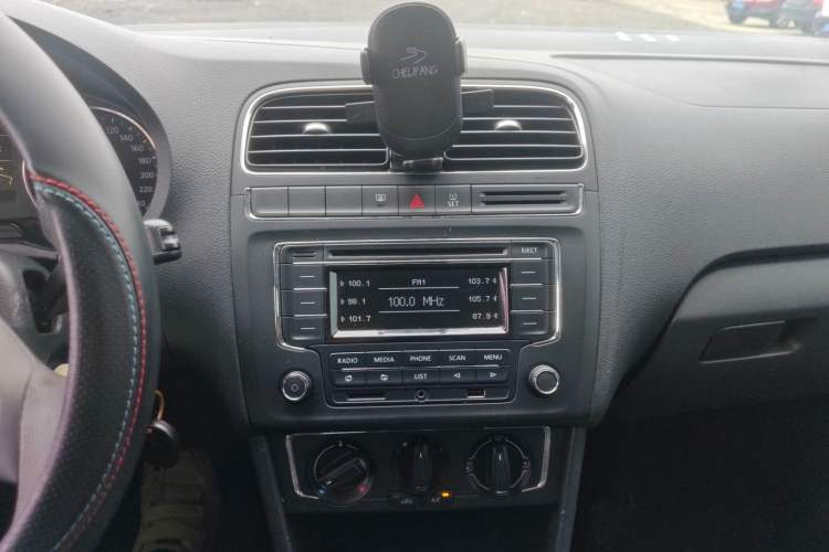 Used Volkswagen Polo 2014 1.4L Automatic Comfort Edition Audio And AC Panel