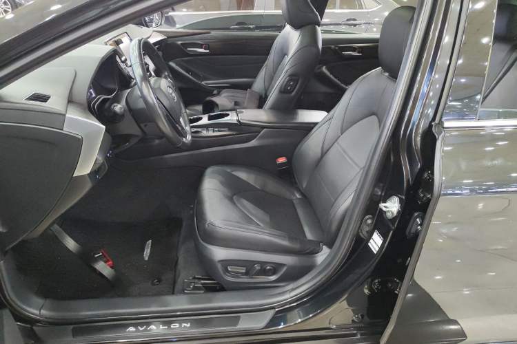 Used Toyota Avalon 2019 2.0L XLE Premium Edition China VI
