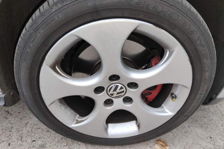 Used Volkswagen Golf 2006 GTI 2.0T Five-Door Model Right Front Wheel Hub