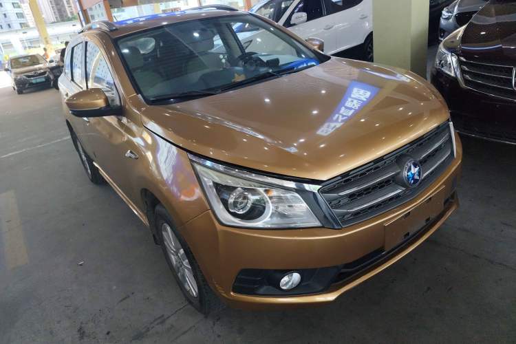 Used Venucia T70 2015 2.0L CVT Smart Edition
