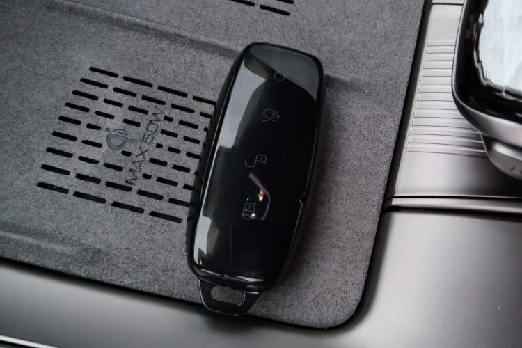 Used Denza N8 2023 Four-Wheel Drive Ultra-Hybrid Flagship Seven-Seater Version
