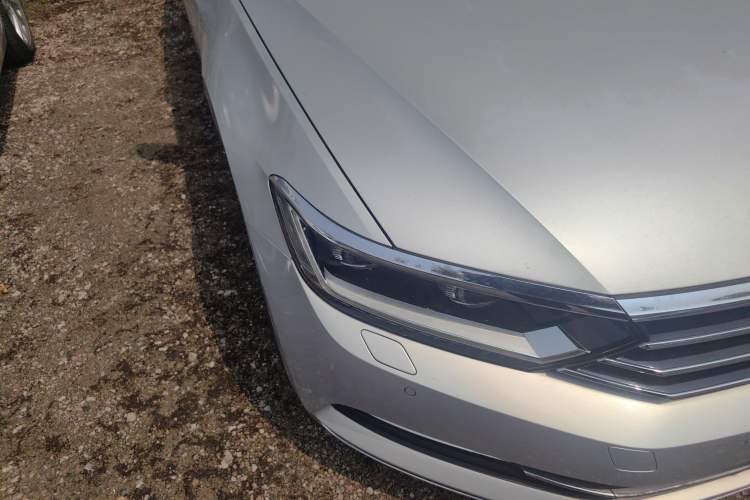 Used Volkswagen Magotan 2017 380TSI DSG Prestige Edition Right Front Headlight