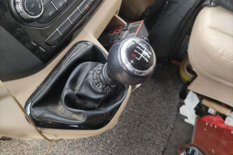 Used Foton Toano 2023 2.0T Automatic Jixiang Long-Wheelbase Mid-Height Rear Single Tire 7/9-Seater
