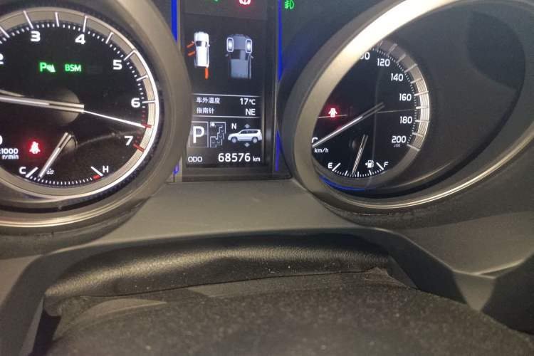 Used Toyota Prado 2016 3.5L Automatic VX NAVI Odometer Close Up