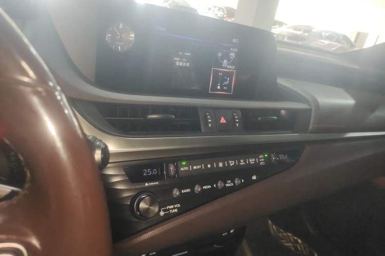 Used Lexus ES 2020 300h Premier Edition