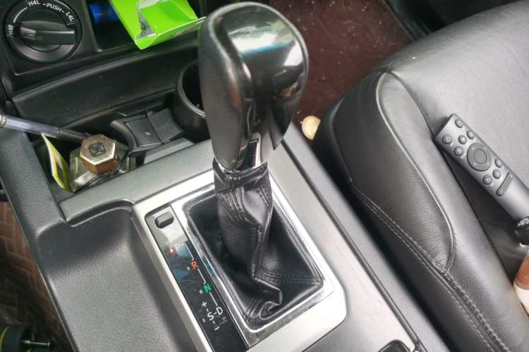 Used Toyota Prado 2016 2.7L Automatic Standard Edition Gear Lever