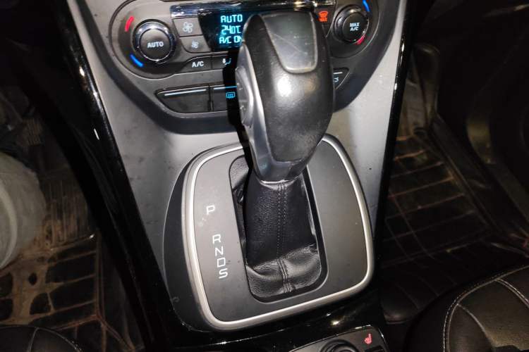 Used Ford Kuga 2015 2.0L GTDi Four-Wheel-Drive Sport Model
