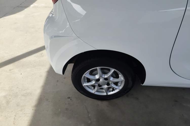 Used Roewe Clever 2022 311km QiQi BoBo Edition Right Rear Wheel Hub