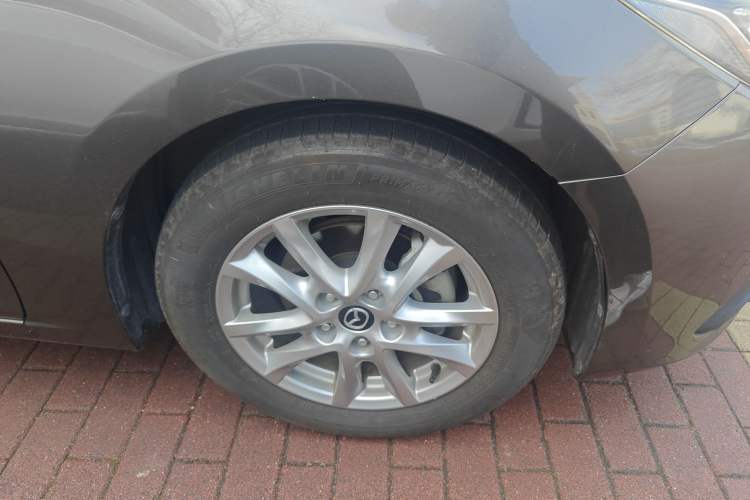 Used Mazda Mazda 3 Axela 2014 Sedan 1.5L Automatic Luxury Model