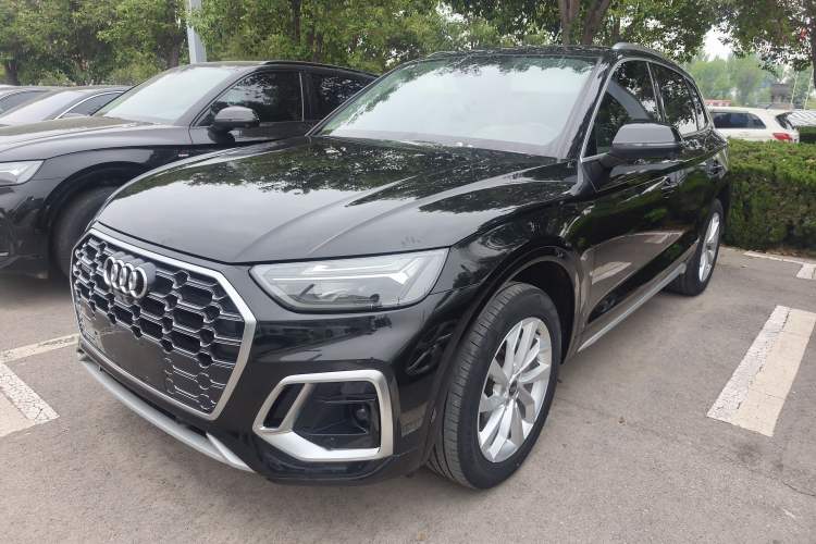 Used Audi Q5L 2022 40T Luxury Dynamic Model Guazi used car, China used car export, Used car for sale, Used cars, Cheapest cars for sale