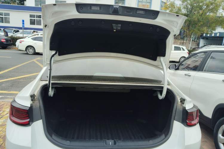 Used Geely Auto Emgrand L HiP 2024 Champion Edition 1.5TD-DHT Pro 100KM Excellence Model
