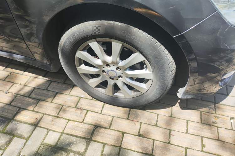 Used Mercedes-Benz R-Class 2015 R 320 4MATIC Luxury Model Right Front Wheel Hub