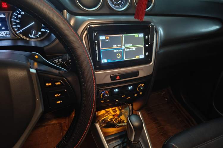 Used Suzuki Vitara 2016 1.4T Automatic Two-Wheel Drive Luxury Version Audio And AC Panel