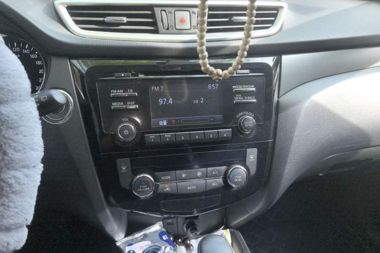 Used Nissan X-Trail 2014 2.0L CVT Comfort Edition 2WD Audio And AC Panel