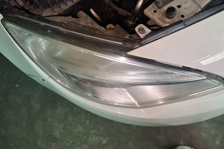 Used Buick GT 2013 XT 1.6L Automatic Fashion Edition Right Front Headlight