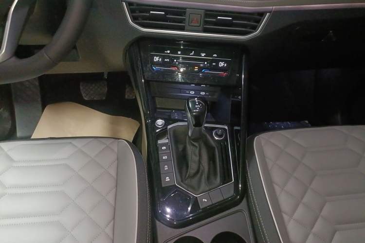 Used Volkswagen Tayron 2024 300TSI Two-Wheel-Drive Luxury Plus Advanced Version
