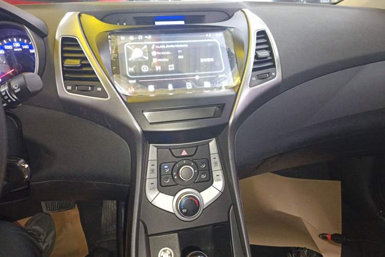 Used Hyundai Elantra (5th Generation / Langdong) 2015 1.6L Automatic Fashion Model
