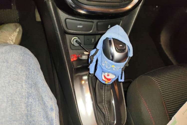 Used Buick Encore 2015 1.4T Automatic Two-Wheel Drive Urban Elite Version Gear Lever