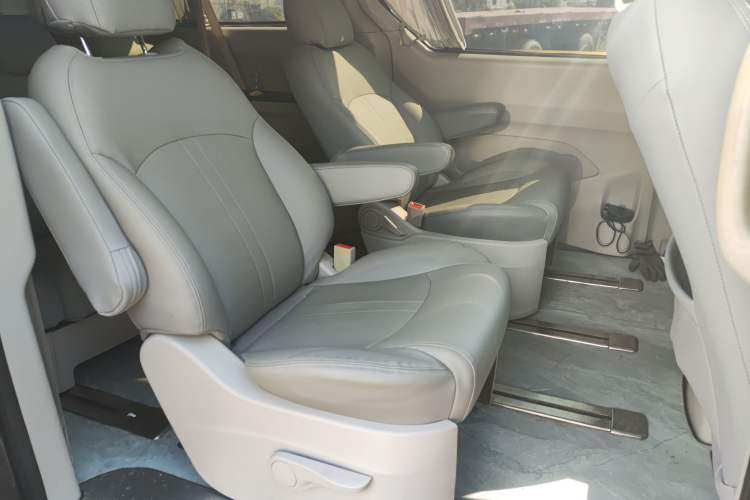 Used SAIC MAXUS G10 2014 2.0T Automatic Elite Edition
