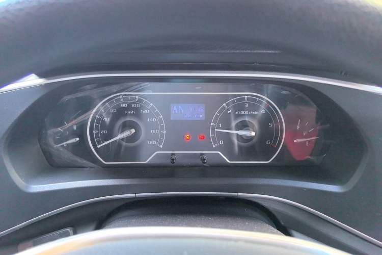 Used SAIC MAXUS Xintu V80 2023 2.0T AMT Classic Aoyuntong Power Version Long Wheelbase Mid-Roof Design 6/7/8/9-Seater
