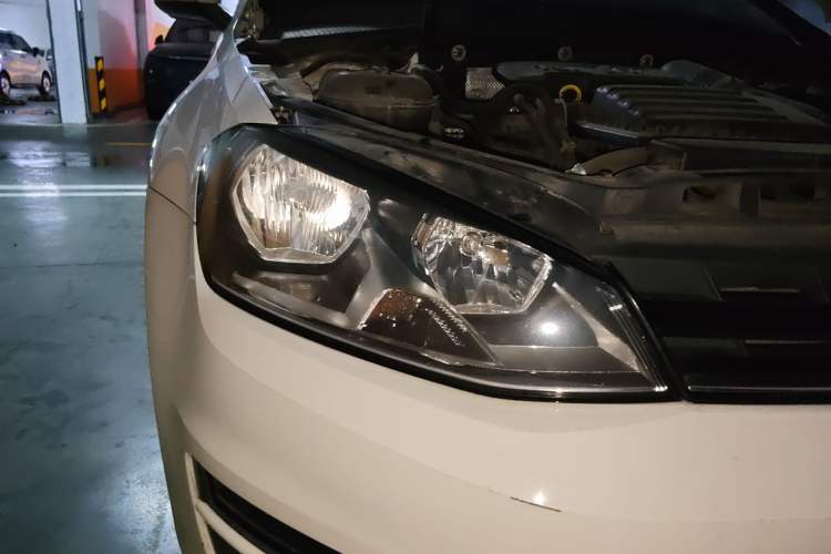 Used Volkswagen Golf 2015 1.4TSI Automatic Comfort Model Right Front Headlight