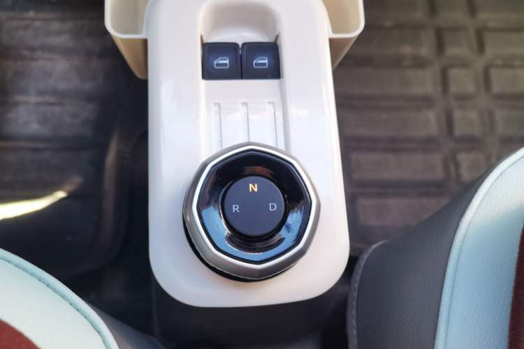 Used Geely Galaxy Panda 2025 210 km – Yuanqi Bear Gear Lever