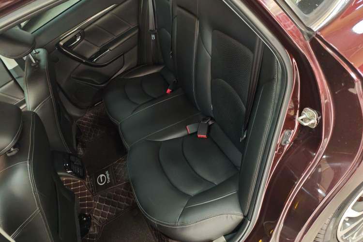 Used GAC Trumpchi GA6 2015 1.8T DCT Luxury Navigation Model Interior 4