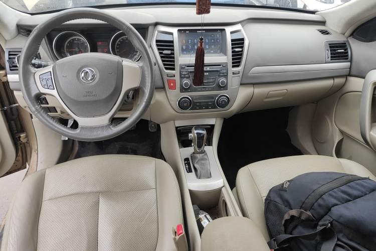 Used Dongfeng Aeolus A60 2014 1.6L Automatic Prestige Model Center Console