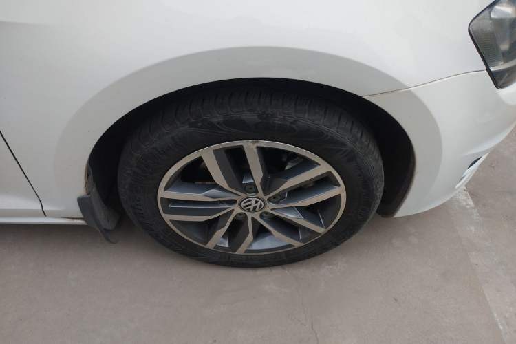 Used Volkswagen Golf 2014 1.4TSI Automatic Flagship Model Right Front Wheel Hub