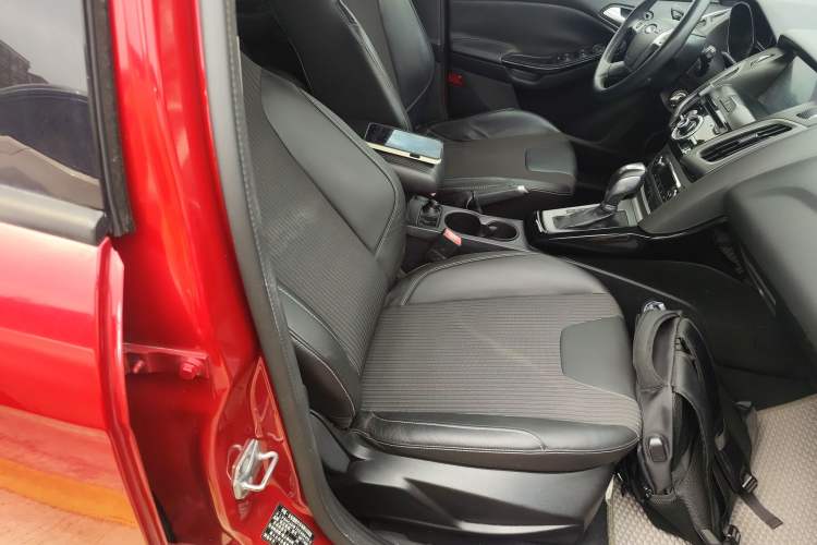 Used Ford Focus 2012 Hatchback 1.6L Automatic Fashion Edition
